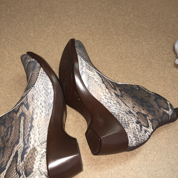 NWOT CANVAS ANKLE SOCK BOOTS. No brand - Picture 5 of 7